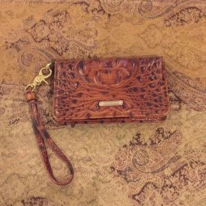 Brahmin wristlet